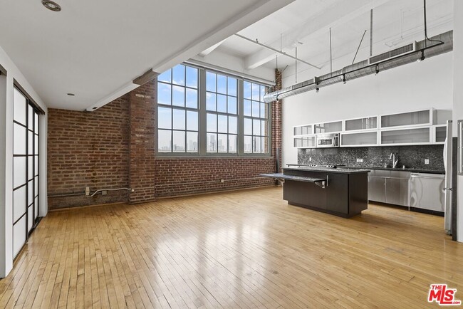 Photo - 1850 Industrial St Unit 312