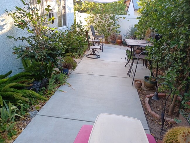 patio - 7649 Beckett St