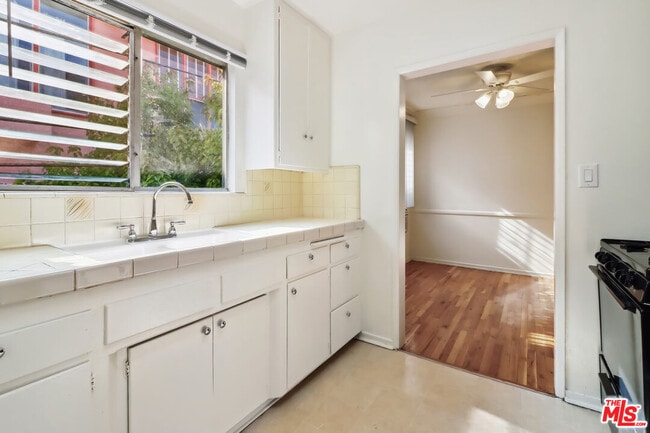 Photo - 1411 N Fairfax Ave Unit 22