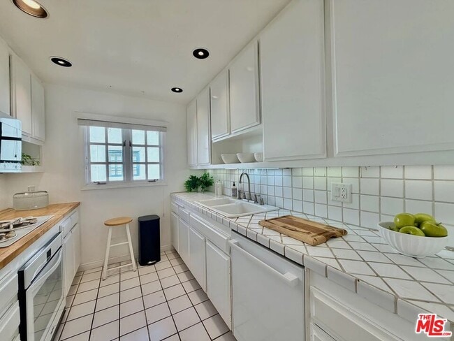 Photo - 1123 Flores St Unit 14