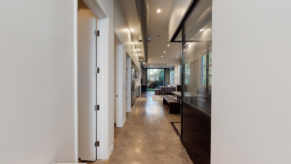 3D Tour - 710 Orlando Ave Unit 104