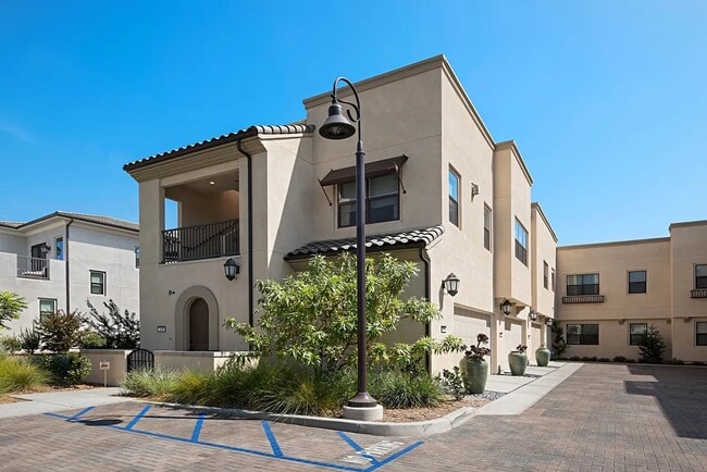 Building Photo - 168 Follyhatch