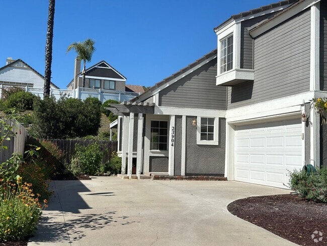 Building Photo - Beautifully Renovated Craftsman  4 Bed/2.5... Rental