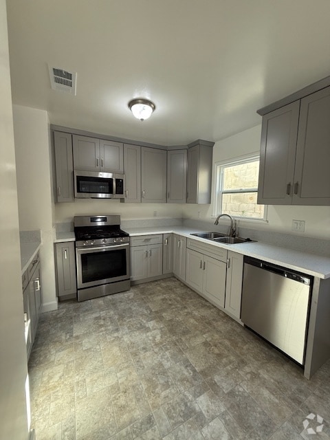 Building Photo - 2659 Montrose Ave Rental
