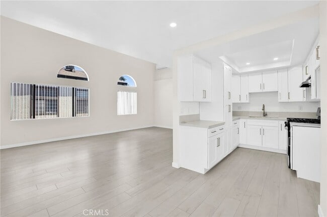 Building Photo - 7750 Laurel Canyon Blvd Unit 9