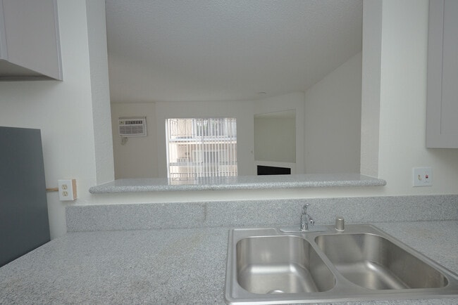 Photo - 1632 N Formosa Ave Unit 108