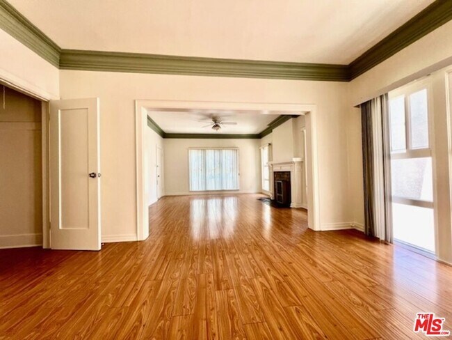 Photo - 860 S Berendo St