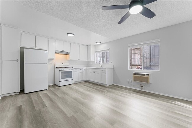 Photo - 2919 Baldwin St Unit B