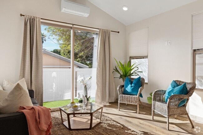 Building Photo - Charming 1 bed/1 bath Detached Guest House...