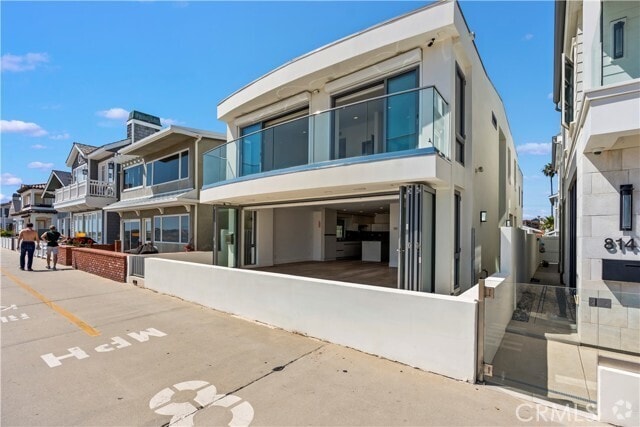 Building Photo - 816 W Oceanfront Rental
