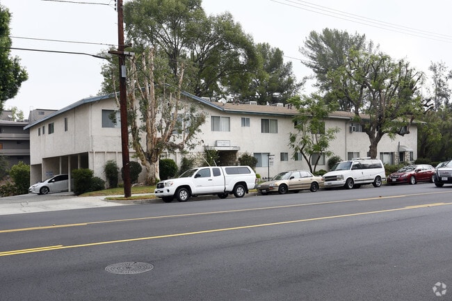 Building Photo - 13411 Moorpark St Rental