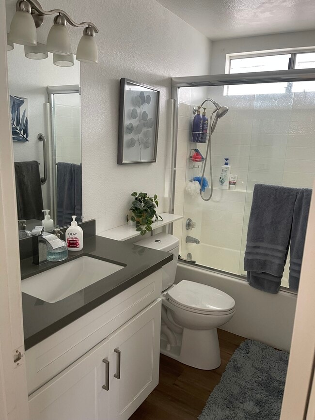 Building Photo - 4425 Ironwood Dr Unit A