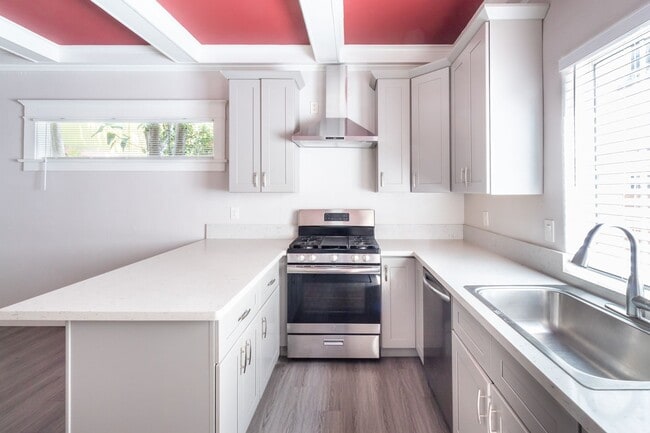 Photo - 338 E 7th St Unit #350