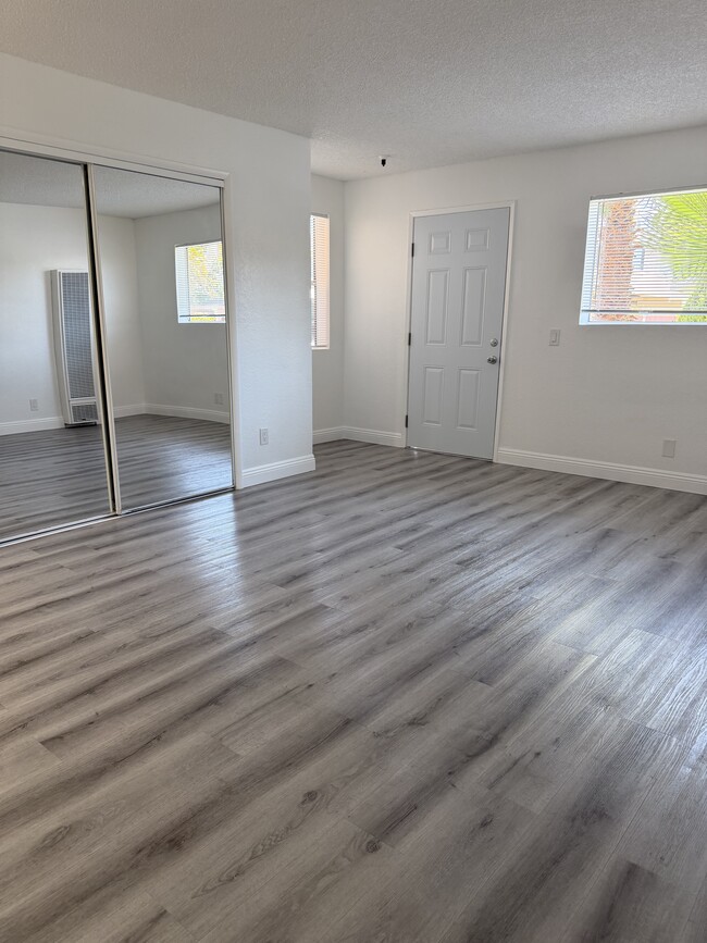 Building Photo - 13909 Hawthorne Way Unit 1