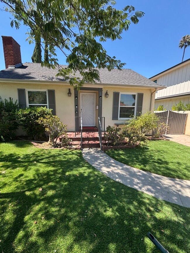Building Photo - 5071 Enfield Ave Rental