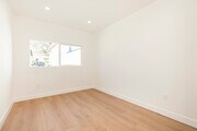 Photo - 13934 Vanowen St