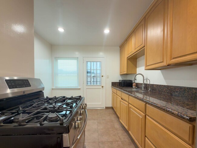 Photo - 411 W Windsor Rd Unit B