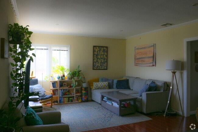 Building Photo - 9111 S 3rd Ave Rental