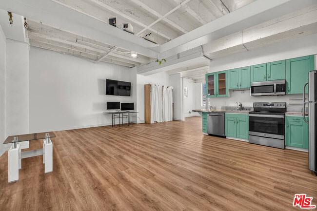 Building Photo - 312 W 5th St Unit 802