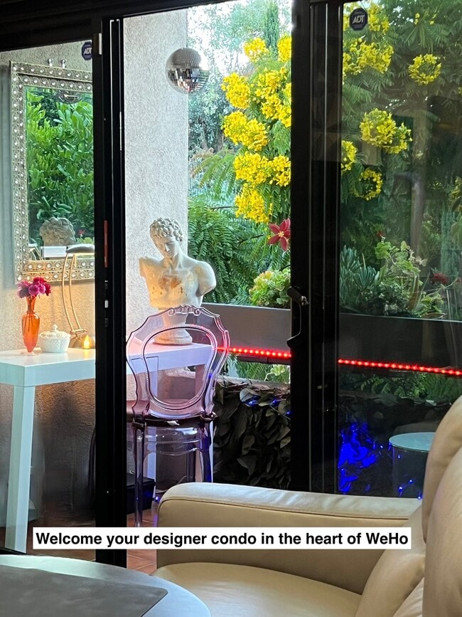 Fully Furnished updated designer condo. - 950 N Kings Rd Unit Updated Gorgeous Condo