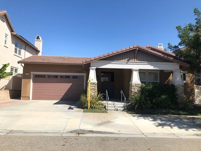 Building Photo - Upgraded East End Home featuring Air Condi...