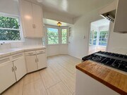 kitchen - 714 Lincoln Blvd Unit Front