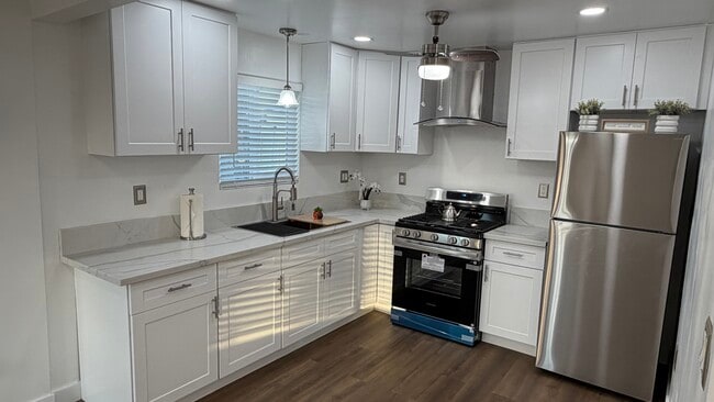 Photo - 6506 Regent St