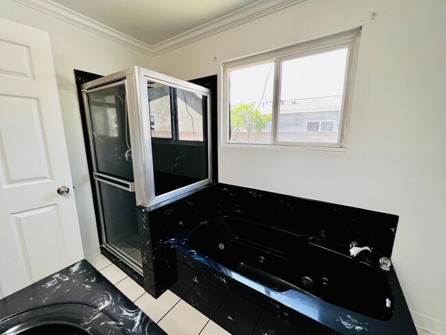 Photo - 4 BED HOUSE with Garage, Yard, Pets Consid...