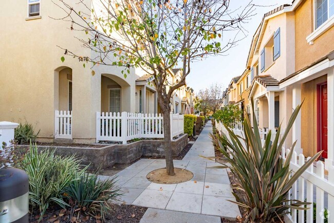 Building Photo - LOOK NO FURTHER!!! 2BDR/2 BATH CONDO IN OT... Unit 1
