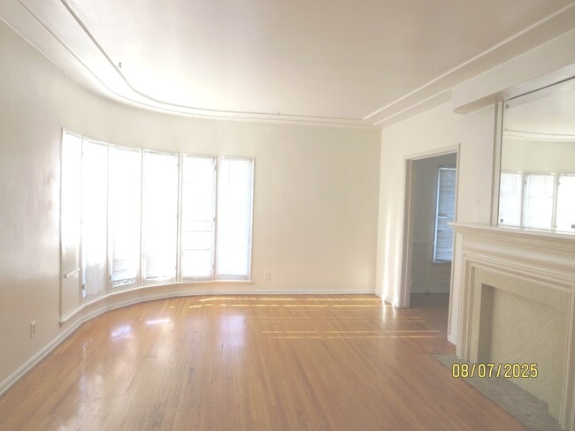 Building Photo - 5640 W 6th St Unit 1