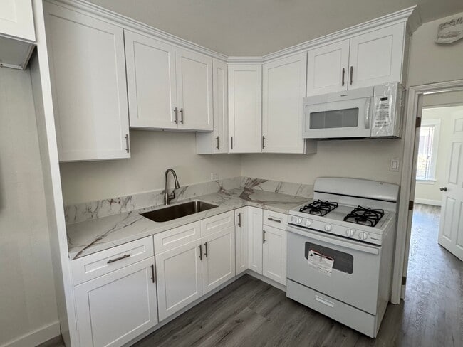 Photo - 963 W 9th St Unit 975