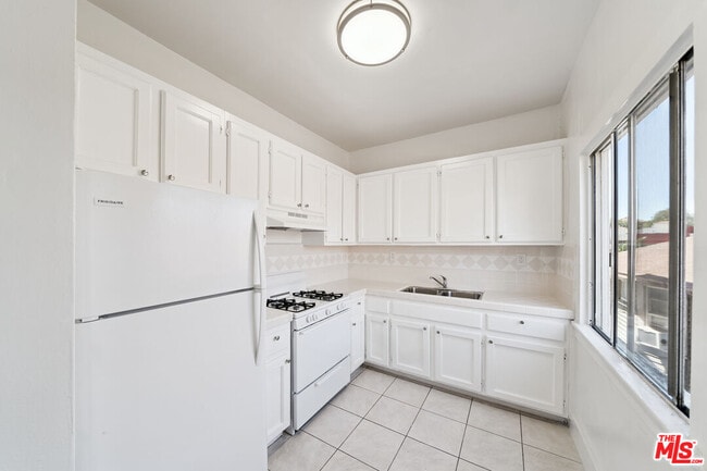 Photo - 1267 Vin Scully Ave Unit 24