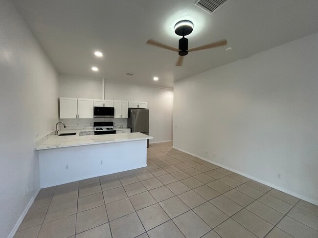 Kitchen - 6446 Palm View Ave