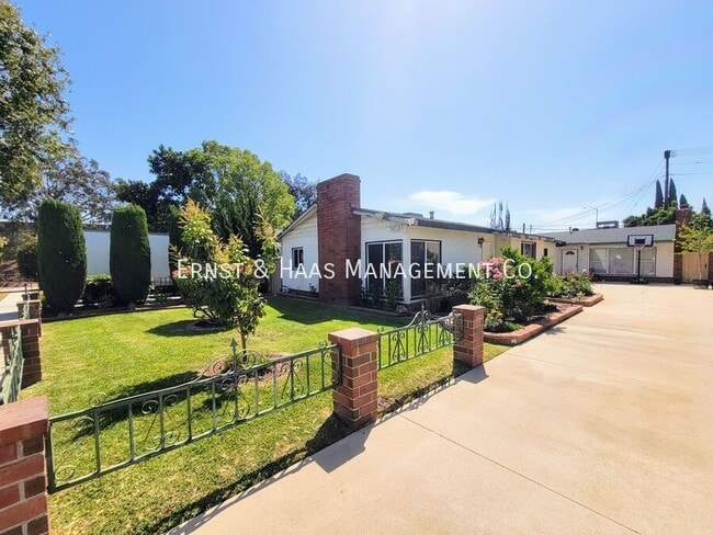 Building Photo - 3527 Pine Ave