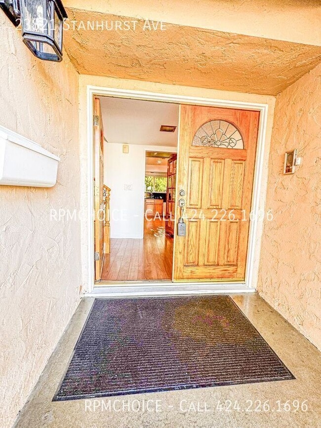 Photo - 23821 Stanhurst Ave