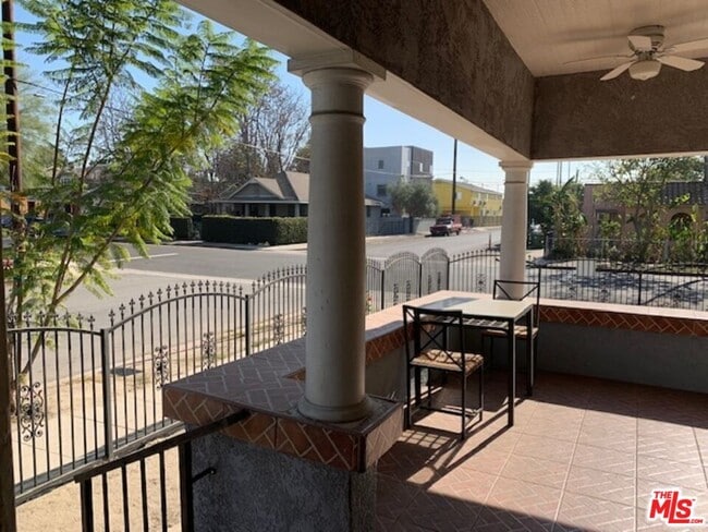 Photo - 1305 W 37th Pl