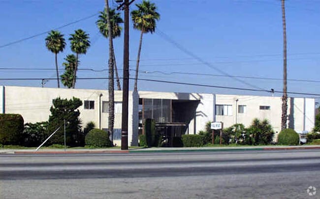 Building Photo - Park Royale Rental