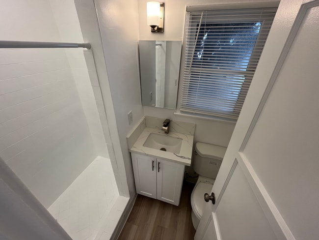 Photo - 944 Tiverton Avenue