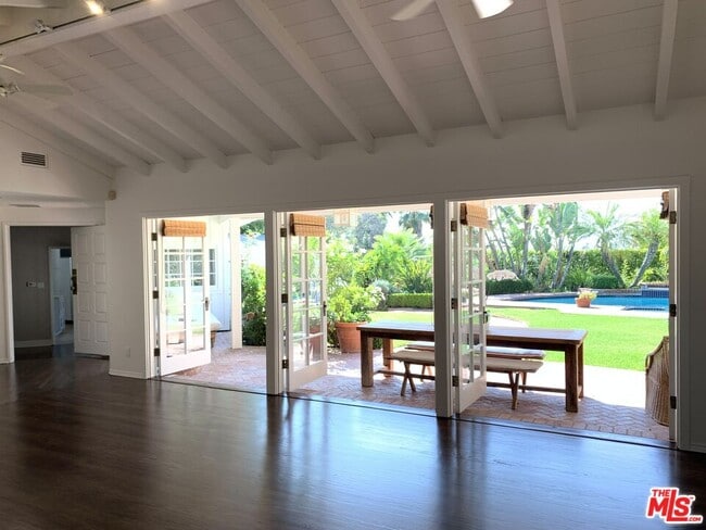 Photo - 8050 Mulholland Dr