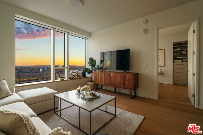 Building Photo - 889 Francisco St Unit 1801