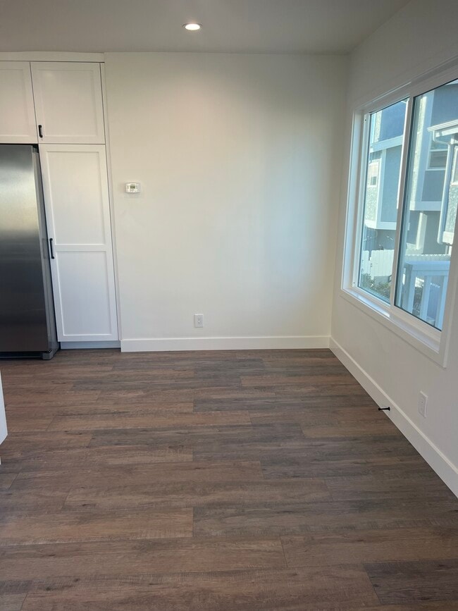 Photo - 1605-1/2 Blossom Lane