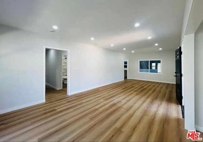 Photo - 14726 Friar St