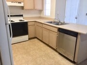 Photo - RB 2 Br 2 BathPetOK+washer+Dryer All Appl 2 Prkg spots>TEXT 858-774-1574 Unit 2727