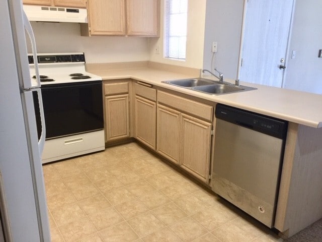 Photo - RB 2 Br 2 BathPetOK+washer+Dryer All Appl 2 Prkg spots>TEXT 858-774-1574 Unit 2727