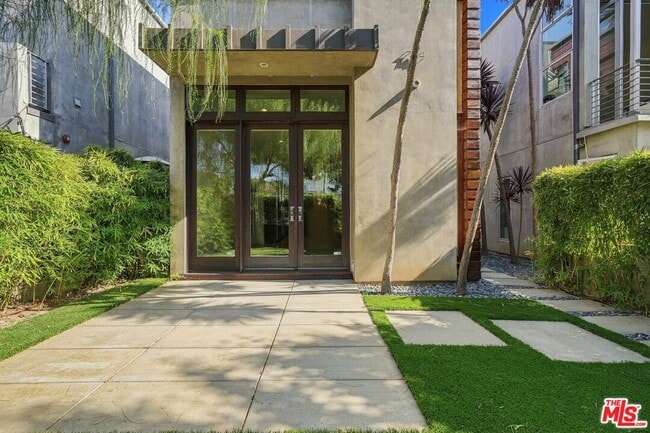 Photo - 744 Marine St