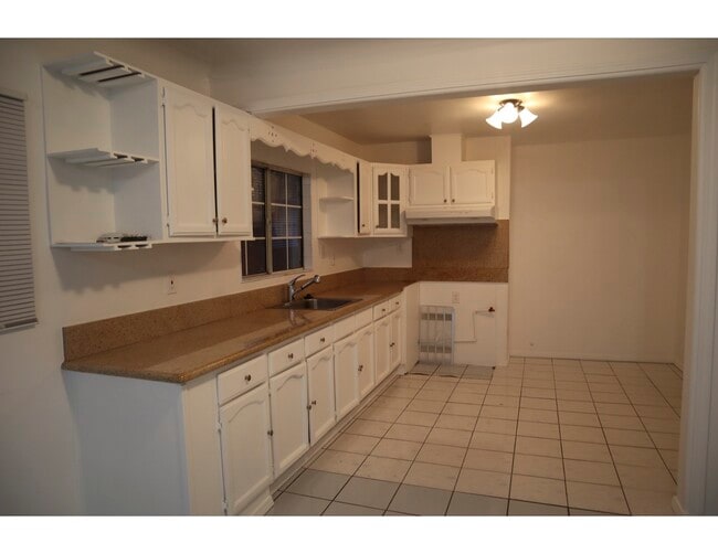 Photo - 2515 Illinois Ave