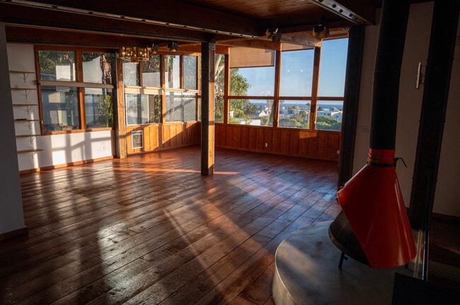/santa-monica-ca/2428-beverley-ave-unit-a-3d90spd