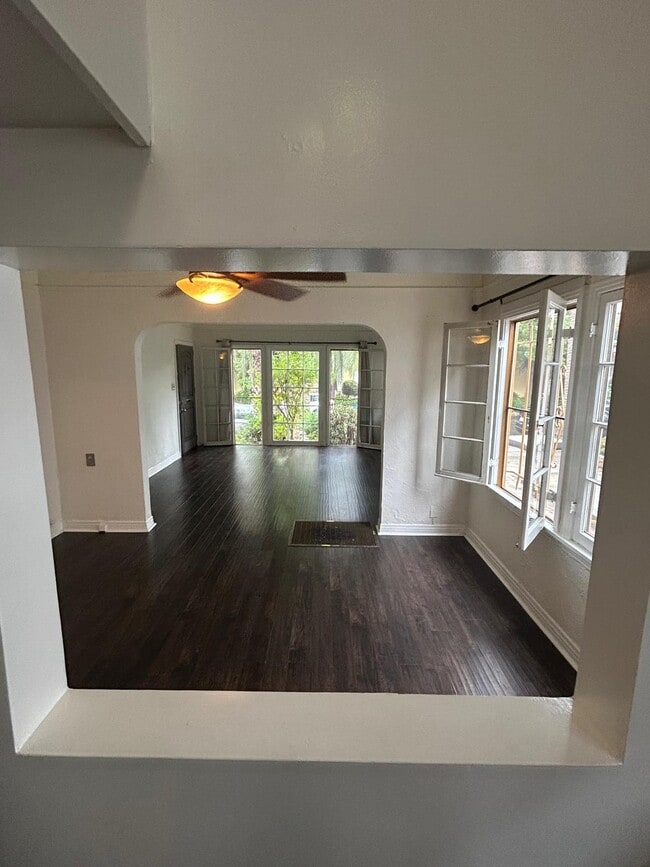 Building Photo - 412 N Orange Grove Ave Unit 412