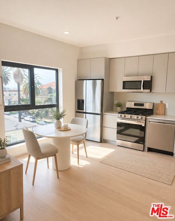 Building Photo - 904 S New Hampshire Ave Unit 504