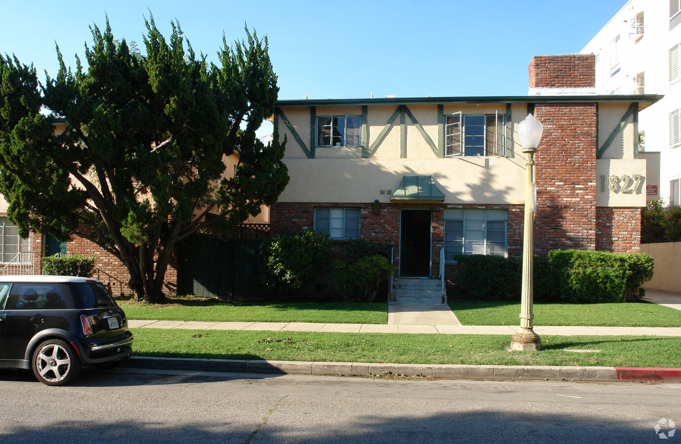 Photo - 1827 Manning Ave